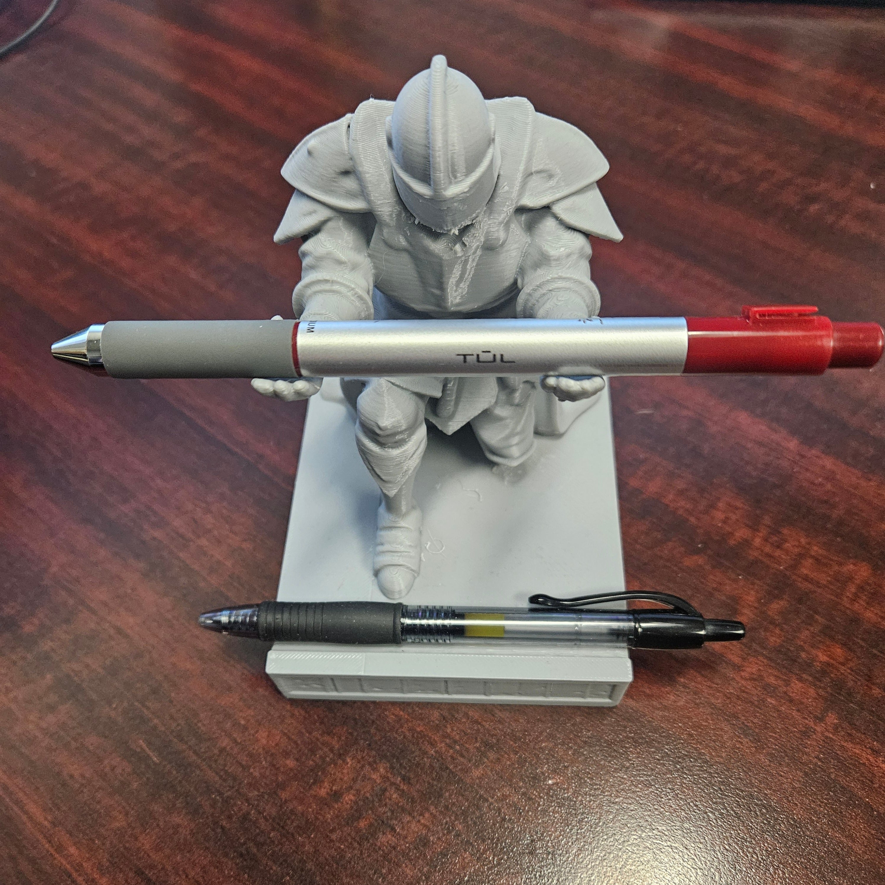 Knight pen holder
